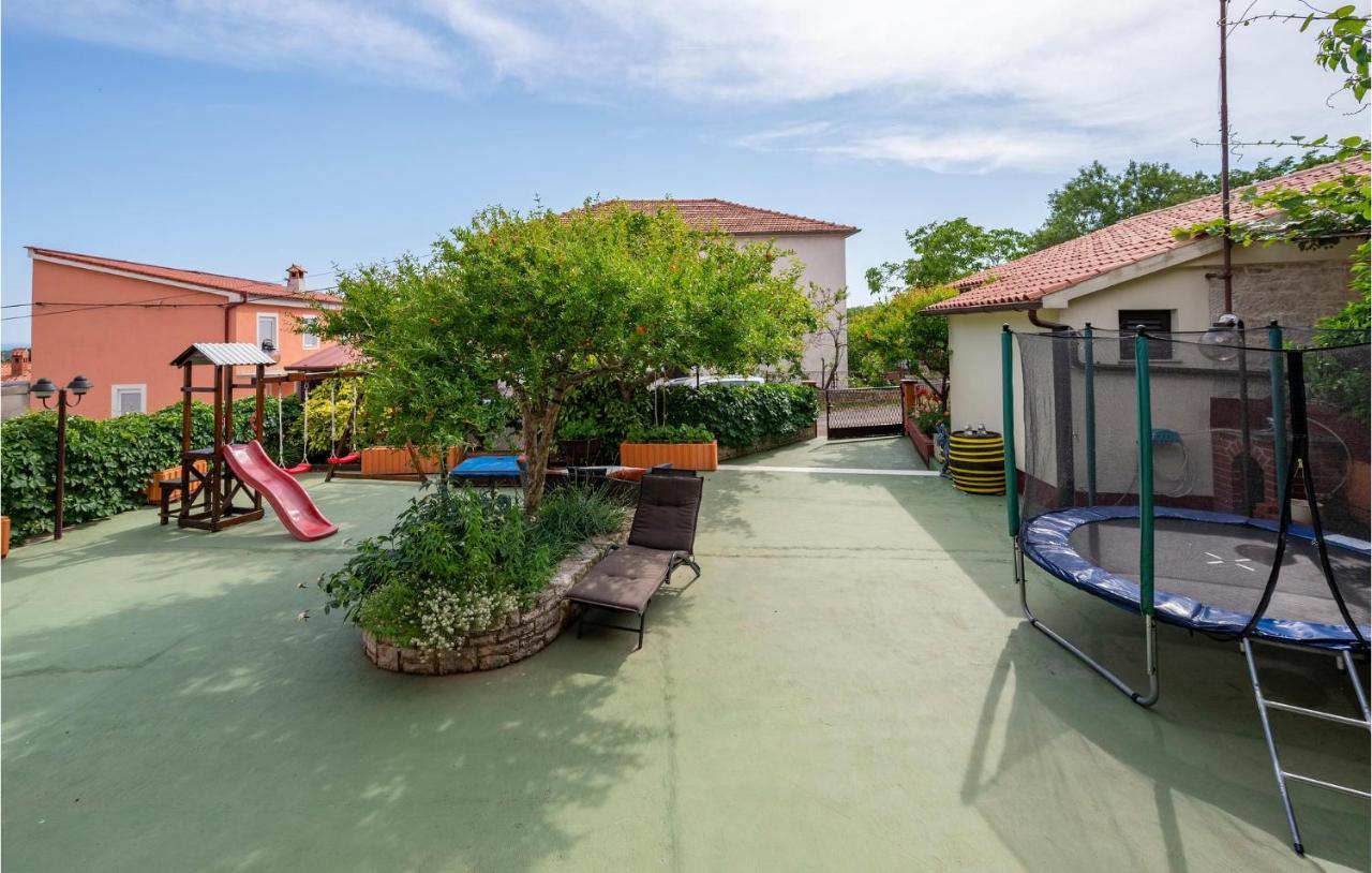 1 Bedroom Amazing Apartment In Peruski Екстер'єр фото