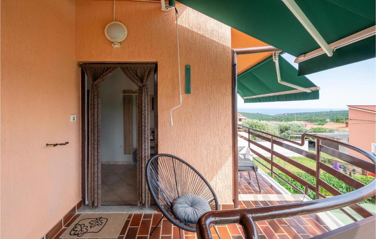 1 Bedroom Amazing Apartment In Peruski Екстер'єр фото