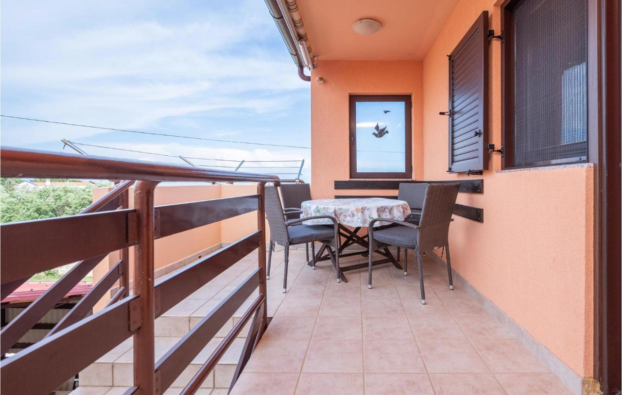 1 Bedroom Amazing Apartment In Peruski Екстер'єр фото