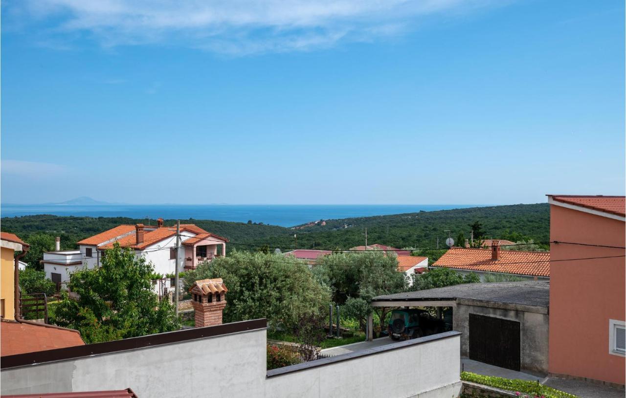 1 Bedroom Amazing Apartment In Peruski Екстер'єр фото
